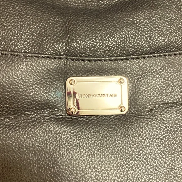 Stone Mountain Black/Tan Genuine Leather Greenwich  Hobo  Shoulder Bag - Picture 2 of 8